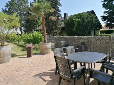 Ein Garten an der Unterkunft Ferienwohnung Weingut Brutscher