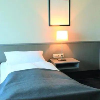 Ein Bett oder Betten in einem Zimmer der Unterkunft Hotel An der Linde