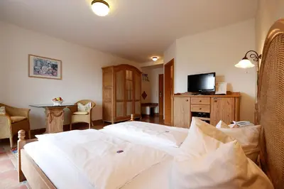 Ein Bett oder Betten in einem Zimmer der Unterkunft Das Landhotel Weingut Gernert