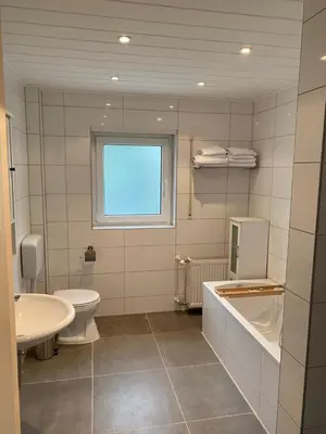 Ein Badezimmer in der Unterkunft Zimmer am Museum