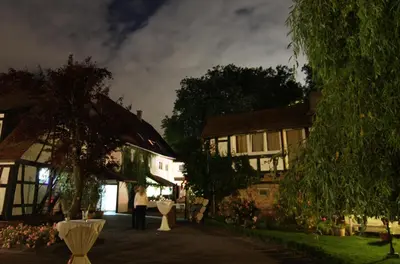 Ein Garten an der Unterkunft Jagdschloss Mönchbruch