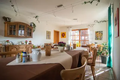 Ein Sitzbereich in der Unterkunft Gästehaus Hellmer
