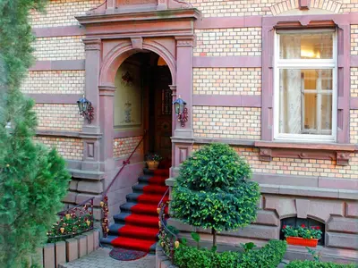 Eine Fassade oder ein Eingang zu Hotel Villa Brenner