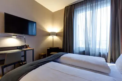 Ein Bett oder Betten in einem Zimmer der Unterkunft Qube Hotel Bahnstadt