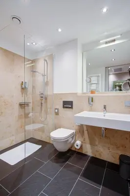 Ein Badezimmer in der Unterkunft Qube Hotel Bahnstadt