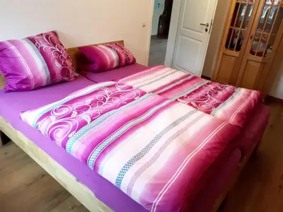 Ein Bett oder Betten in einem Zimmer der Unterkunft Ferienwohnung Farrenkopf