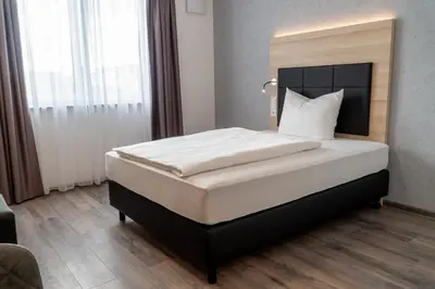 Ein Bett oder Betten in einem Zimmer der Unterkunft Hotel Schlafplatz