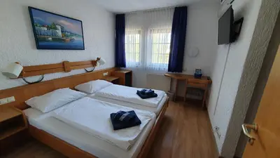 Ein Bett oder Betten in einem Zimmer der Unterkunft Prestige Bistro & Pension