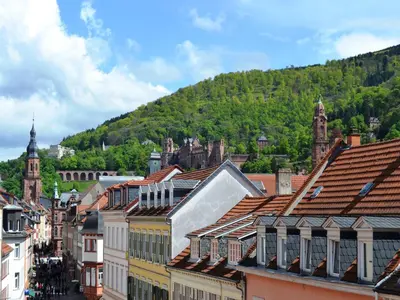 Ein allgemeiner Bergblick oder ein Berglick von der Pension aus