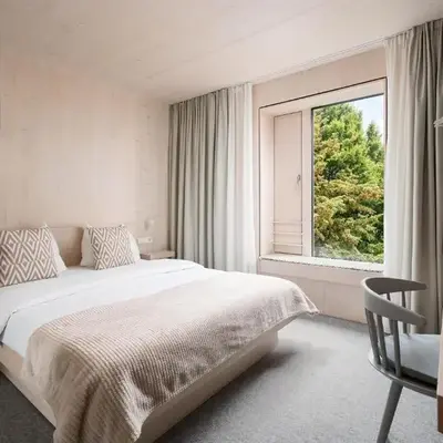 Hotel Bergamo Modern & zentral in Ludwigsburg 24h Check in 3 Min zum Schloss nachhaltiges Hotel in Holzbauweise