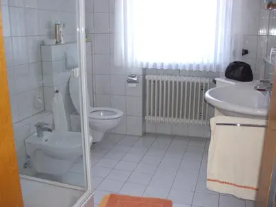 Ein Badezimmer in der Unterkunft pension Helga