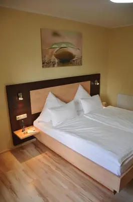 Ein Bett oder Betten in einem Zimmer der Unterkunft Hotel Waldesruh