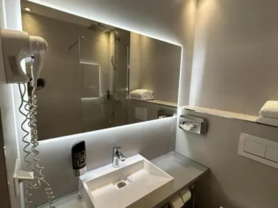 Ein Badezimmer in der Unterkunft Zi Hotel