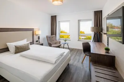 Ein Bett oder Betten in einem Zimmer der Unterkunft Hotel Newton Ludwigshafen
