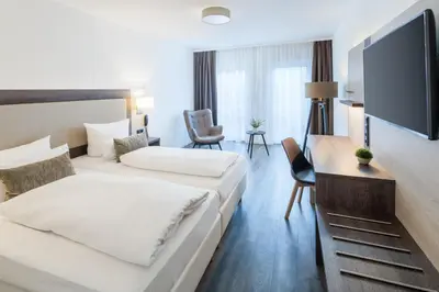 Ein Bett oder Betten in einem Zimmer der Unterkunft Hotel Newton Ludwigshafen