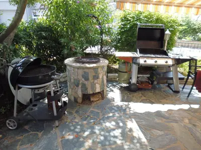 Ein für Gäste verfügbarer Grill im Privatzimmer
