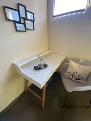 Ein Sitzbereich in der Unterkunft Gästehaus & Café Leeze