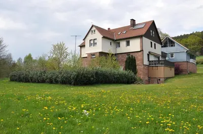 Ein Garten an der Unterkunft Ferienunterkünfte Zur Mühle