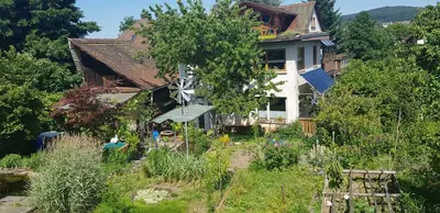 Ein Garten an der Unterkunft Ferienwohnung Wendel