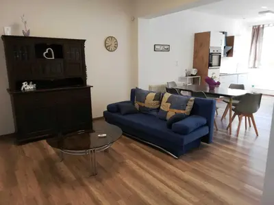 Ein Sitzbereich in der Unterkunft Ferienwohnung Gudi