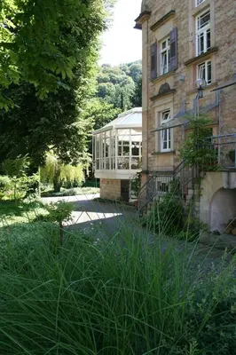 Ein Garten an der Unterkunft Zwischen Weinstrasse und Pfälzer Wald