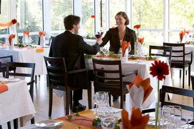 Ein Restaurant oder anderes Speiselokal in der Unterkunft GenoHotel Karlsruhe
