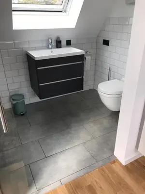 Ein Badezimmer in der Unterkunft Apartment für zwei Personen in romantischem Weindorf