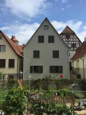 Das Gebäude in dem sich die Ferienwohnung befindet