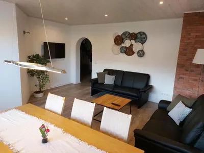 Ein Sitzbereich in der Unterkunft Ferienwohnung Lingenfelder