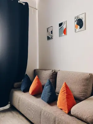 Ein Sitzbereich in der Unterkunft Neuwertiges Apartment mit schnellem WLAN, Glasfaser, Kostenlose Privatparkplatz auch für Transporter geeignet R11