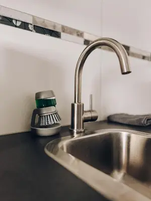 Küche/Küchenzeile in der Unterkunft Neuwertiges Apartment mit schnellem WLAN, Glasfaser, Kostenlose Privatparkplatz auch für Transporter geeignet R11