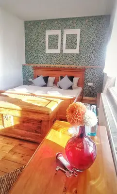 Ein Bett oder Betten in einem Zimmer der Unterkunft Privathotel Der Schwarze Herrgott No TV