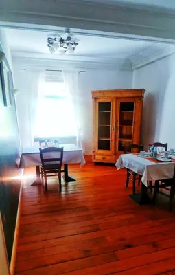 Ein Sitzbereich in der Unterkunft Privathotel Der Schwarze Herrgott No TV