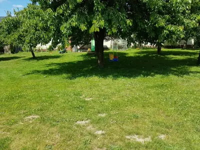 Ein Garten an der Unterkunft Ferienwohnung/Monteurzimmer auf dem Bauernhof