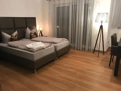Ein Bett oder Betten in einem Zimmer der Unterkunft HARBOUR Business Apartment Karlsruhe