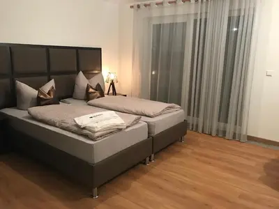 Ein Bett oder Betten in einem Zimmer der Unterkunft HARBOUR Business Apartment Karlsruhe