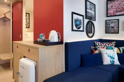 Ein Sitzbereich in der Unterkunft Hampton By Hilton Kaiserslautern