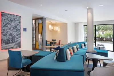 Ein Sitzbereich in der Unterkunft Hampton By Hilton Kaiserslautern