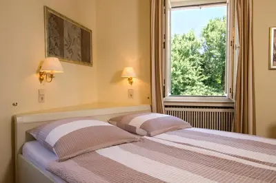 Ein Bett oder Betten in einem Zimmer der Unterkunft Gästehaus Hebinger am Schlosspark