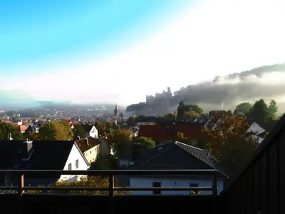 Ein allgemeiner Bergblick oder ein Berglick von der Ferienwohnung aus