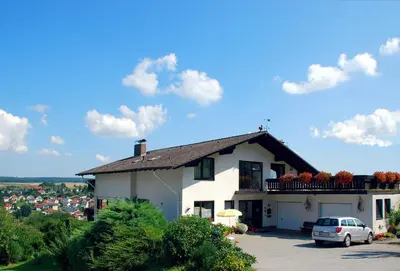 Das Gebäude in dem sich die Ferienwohnung befindet