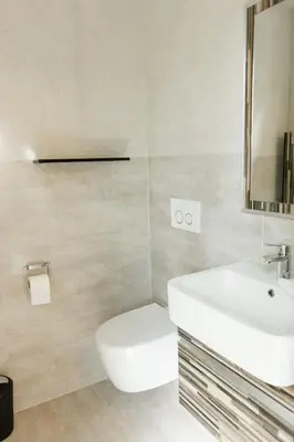 Ein Badezimmer in der Unterkunft Brehm Living