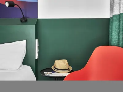 Ein Sitzbereich in der Unterkunft ibis Styles Pforzheim