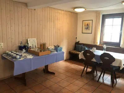 Ein Restaurant oder anderes Speiselokal in der Unterkunft Gasthof zum Hirsch