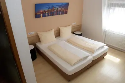 Ein Bett oder Betten in einem Zimmer der Unterkunft Hotel - Restaurant Baumann