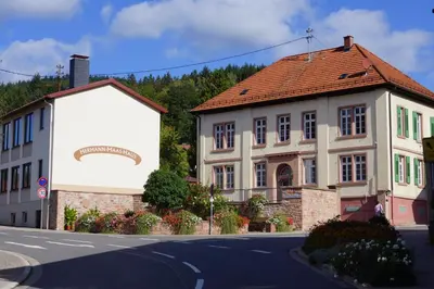Das Gebäude in dem sich die Ferienwohnung befindet