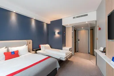 Ein Bett oder Betten in einem Zimmer der Unterkunft Holiday Inn Express - Kaiserslautern by IHG