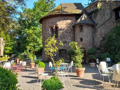 Ein Garten an der Unterkunft Monte Noble II