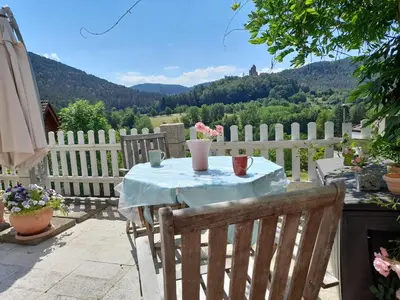 Ein allgemeiner Bergblick oder ein Berglick von der Ferienwohnung aus
