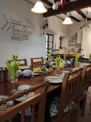 Ein Restaurant oder anderes Speiselokal in der Unterkunft Gutsherrenhaus
